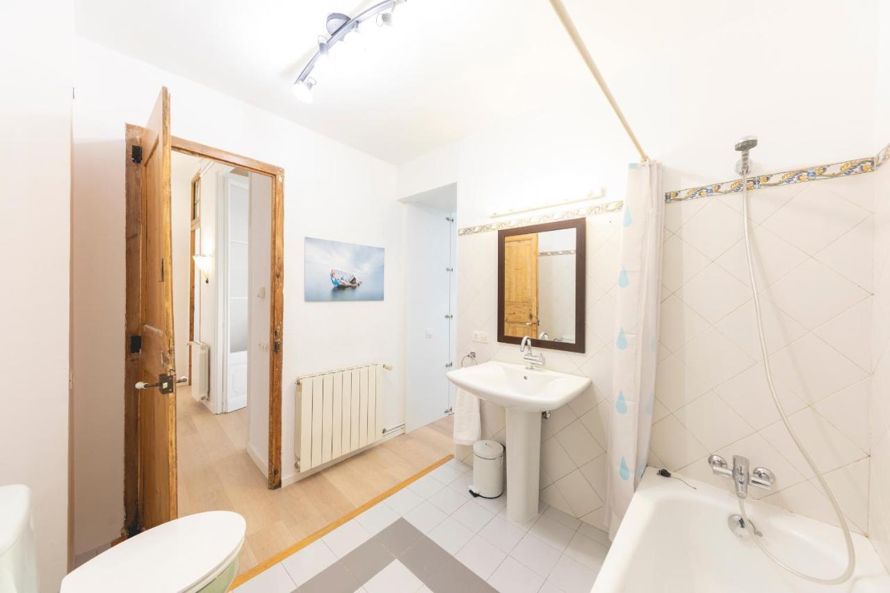 Bravissimo Placa Del Vi, Authentic Historic Apartment Girona Bagian luar foto