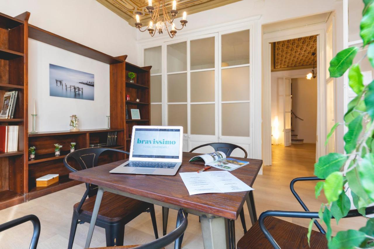Bravissimo Placa Del Vi, Authentic Historic Apartment Girona Bagian luar foto