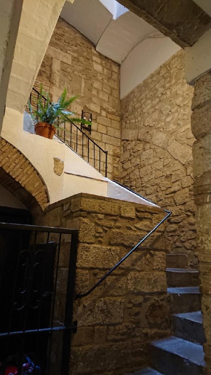 Bravissimo Placa Del Vi, Authentic Historic Apartment Girona Bagian luar foto